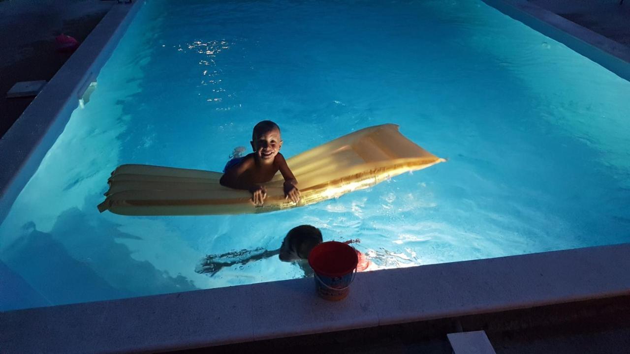 Apartments Star With Pool 比奥格勒·纳·莫鲁 外观 照片